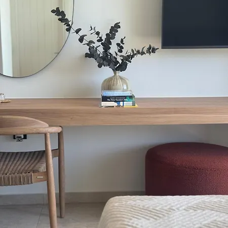 The Little Crab آغيوس غوذيوس